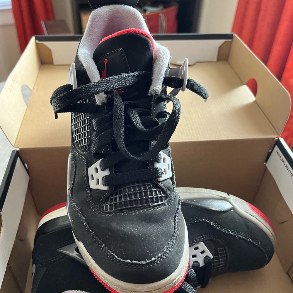 Kids size 5 air Jordan retro 4